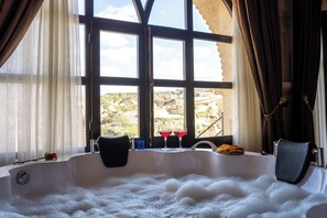 Luxury Suite, Jetted Tub, Valley View | Jetted bathtub - Aurelia Cave Cappadocia (Urgup)
