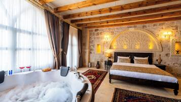 Luxury-Suite, Whirlpool, Talblick