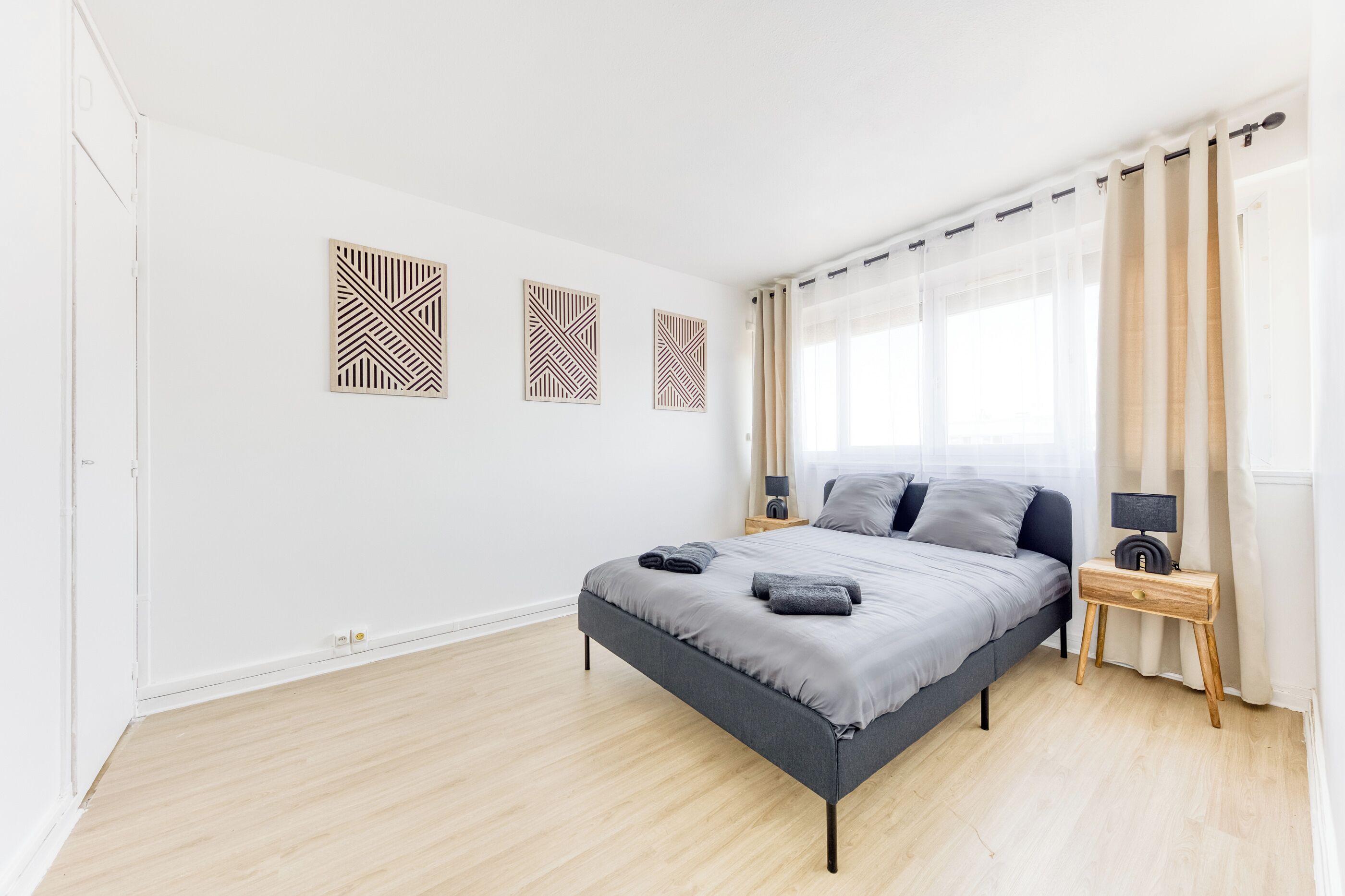 Iron/ironing board, Internet, bed sheets