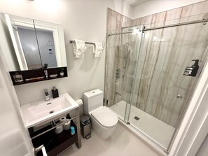 Hair dryer - Roof Deck | Trendy & Luxury Center City 1BR Apt (Philadelphia)