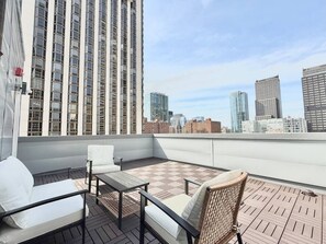 Terrace/patio - Juliet Balcony | Cute & Cozy Center City 1BR Apt (Philadelphia)