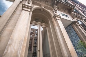 Exterior detail - Juliet Balcony | Cute & Cozy Center City 1BR Apt (Philadelphia)
