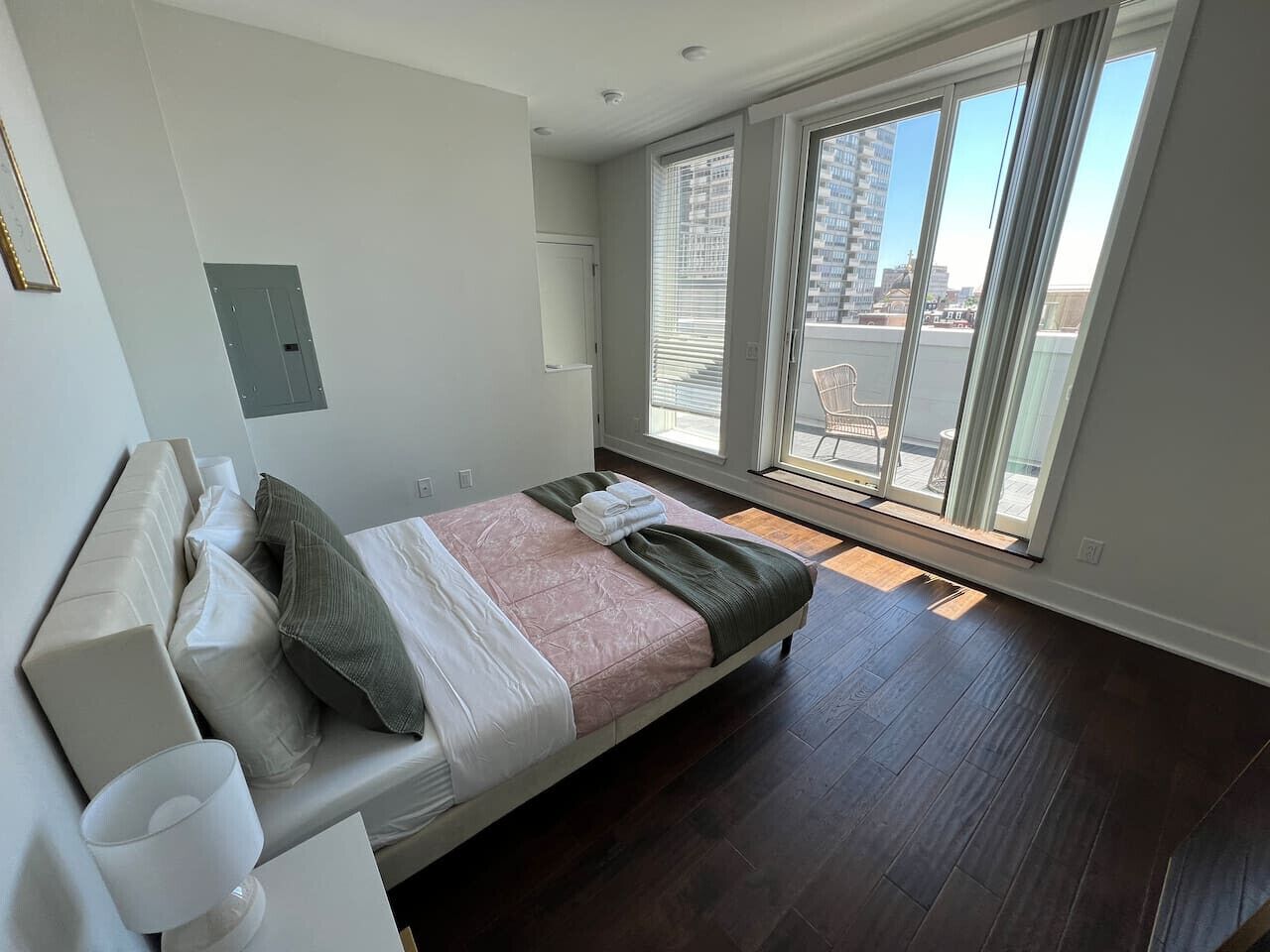 Iron/ironing board, WiFi, bed sheets