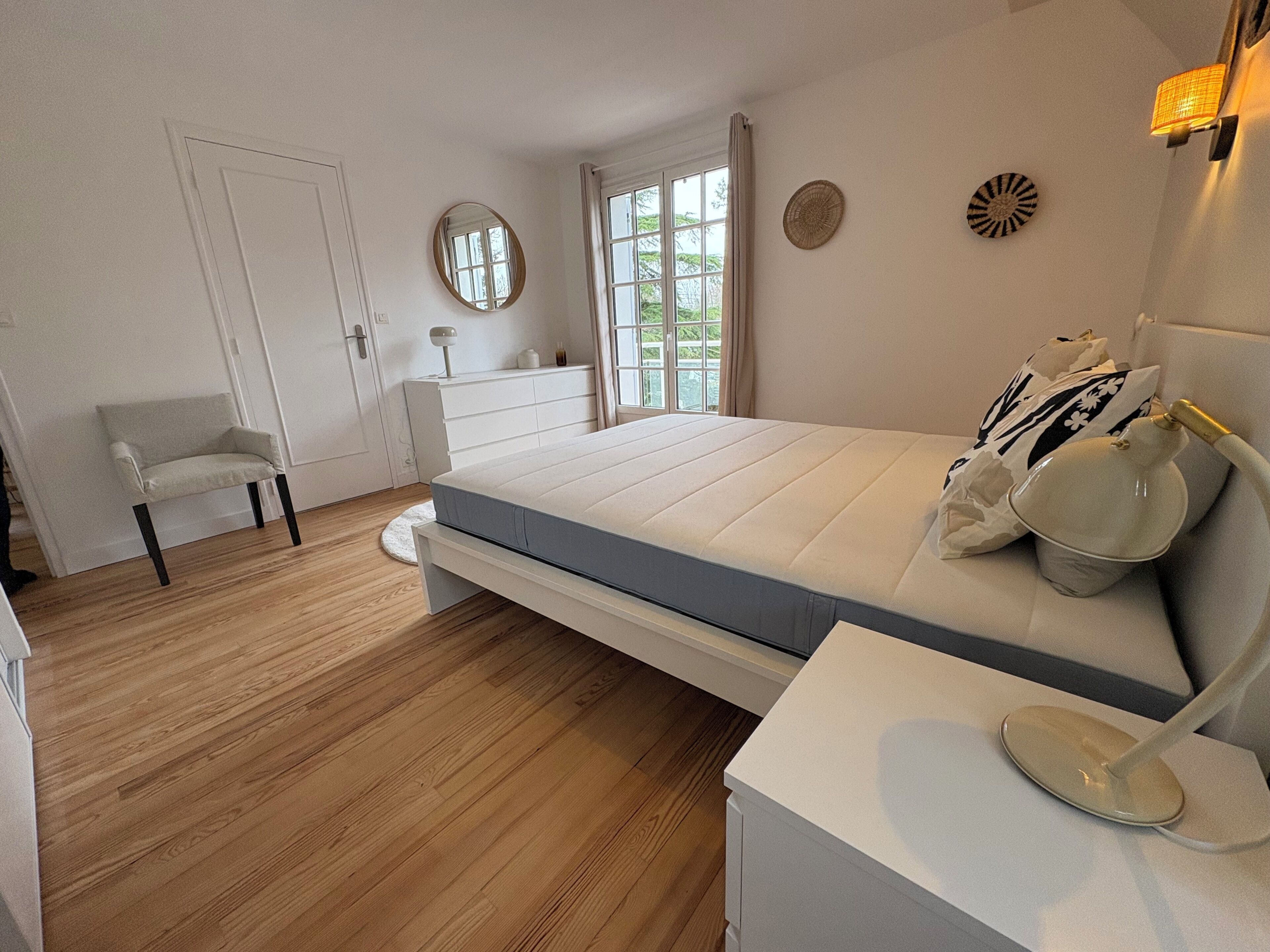 3 chambres, fer et planche à repasser, accès Internet, draps fournis