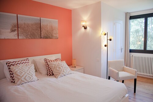 Premium villa, enclosed garden, games room.