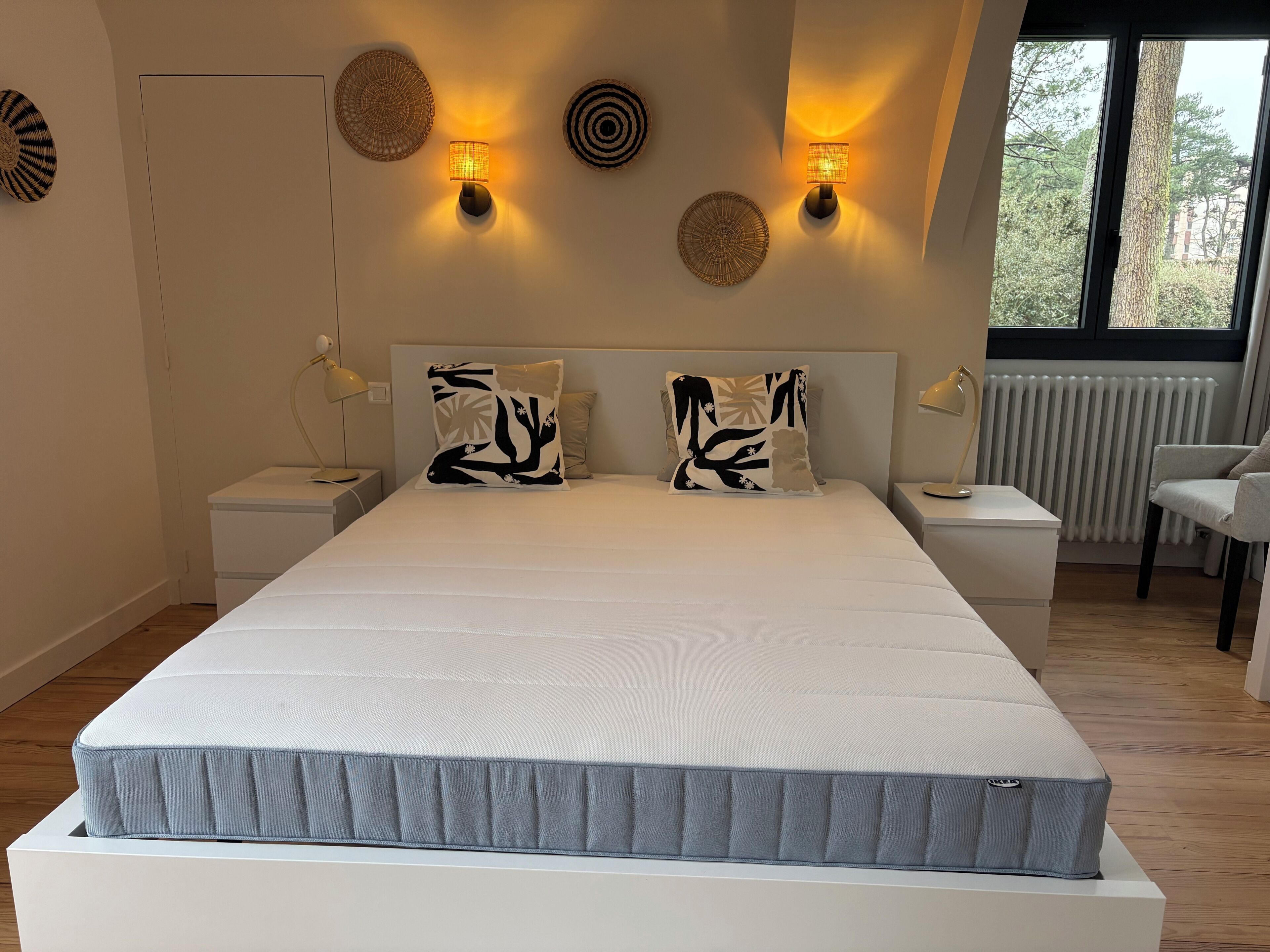 3 bedrooms, iron/ironing board, internet, bed sheets