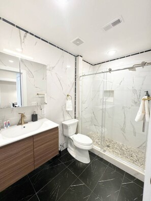 Hair dryer - Classic Luxury & Comfy 1 BR Apt | Center City (Philadelphia)