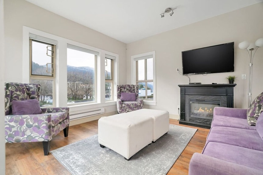 Embrace Serenity Luxe 2br, Sky-high Deck - Harrison Hot Springs