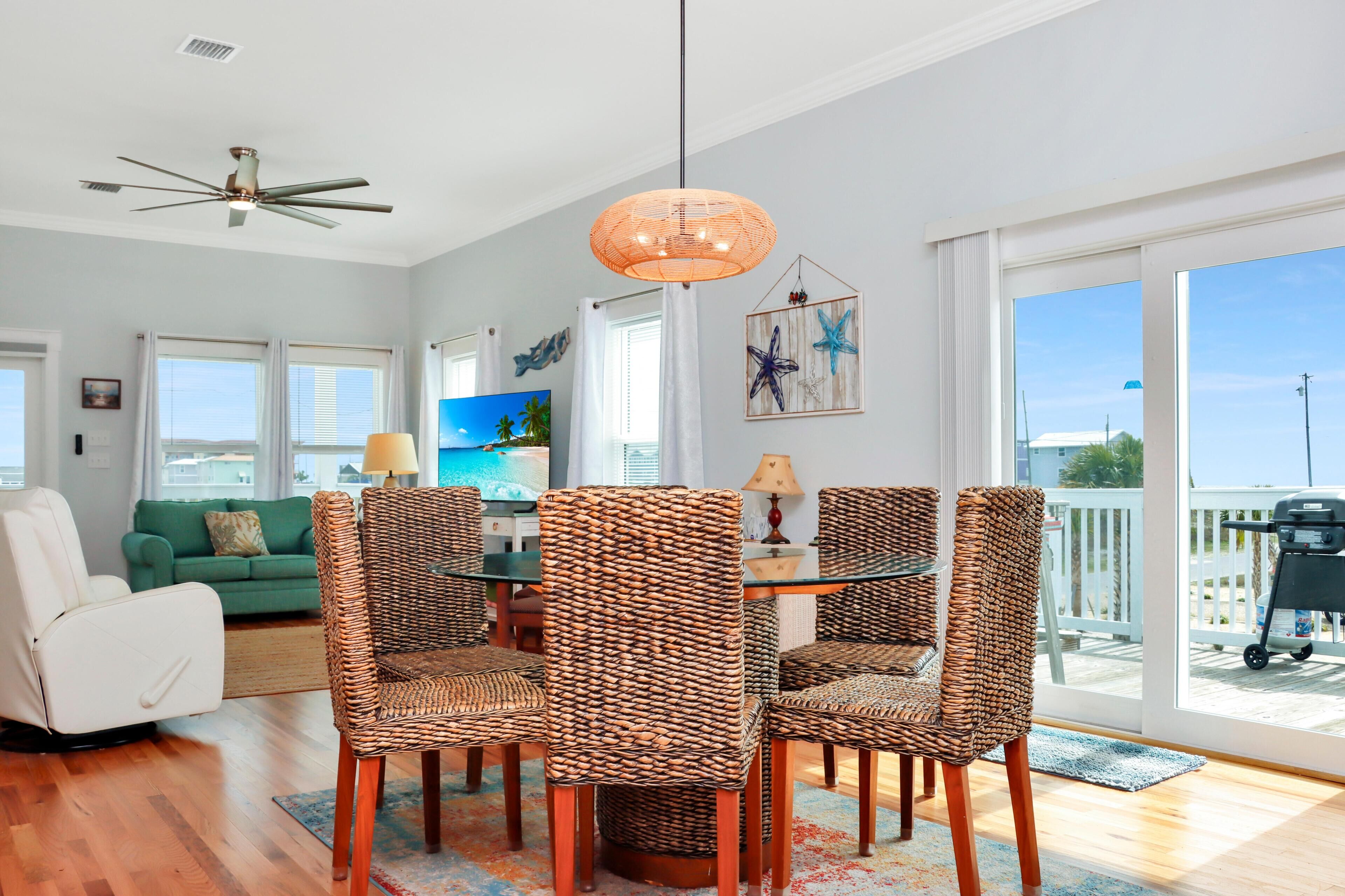 House, Multiple Beds (Rhapsody in Blues) | Living area