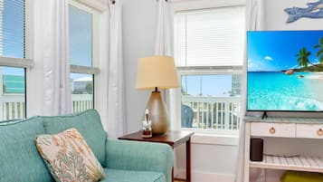 House, Multiple Beds (Rhapsody in Blues) | Living area