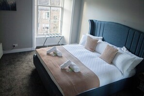 4 bedrooms, iron/ironing board, free WiFi, bed sheets - The West Nest For Six - Pass the Keys (Glasgow)