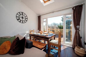 Living area - Spacious 4Bed Home with Decked Garden Forest Hill - Pass the Keys (London)
