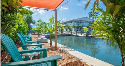 FMB Cozy King Studio with Stunning Waterfront Views