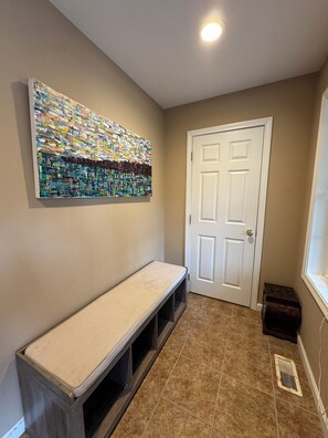 Interior - Ski's The Day: Winsome 3-bedroom mountain townhome with AC in Jiminy Peak (Hancock)
