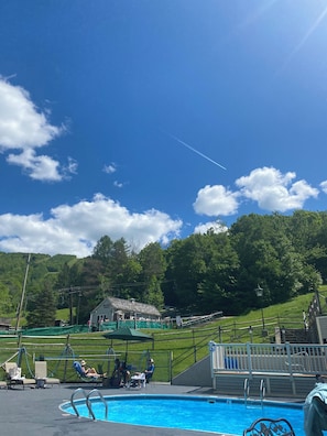 Pool - Ski's The Day: Winsome 3-bedroom mountain townhome with AC in Jiminy Peak (Hancock)