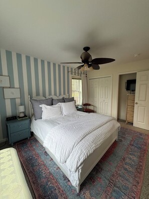 3 bedrooms, WiFi, bed sheets - Ski's The Day: Winsome 3-bedroom mountain townhome with AC in Jiminy Peak (Hancock)