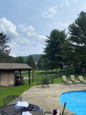 Pool - Ski's The Day: Winsome 3-bedroom mountain townhome with AC in Jiminy Peak (Hancock)