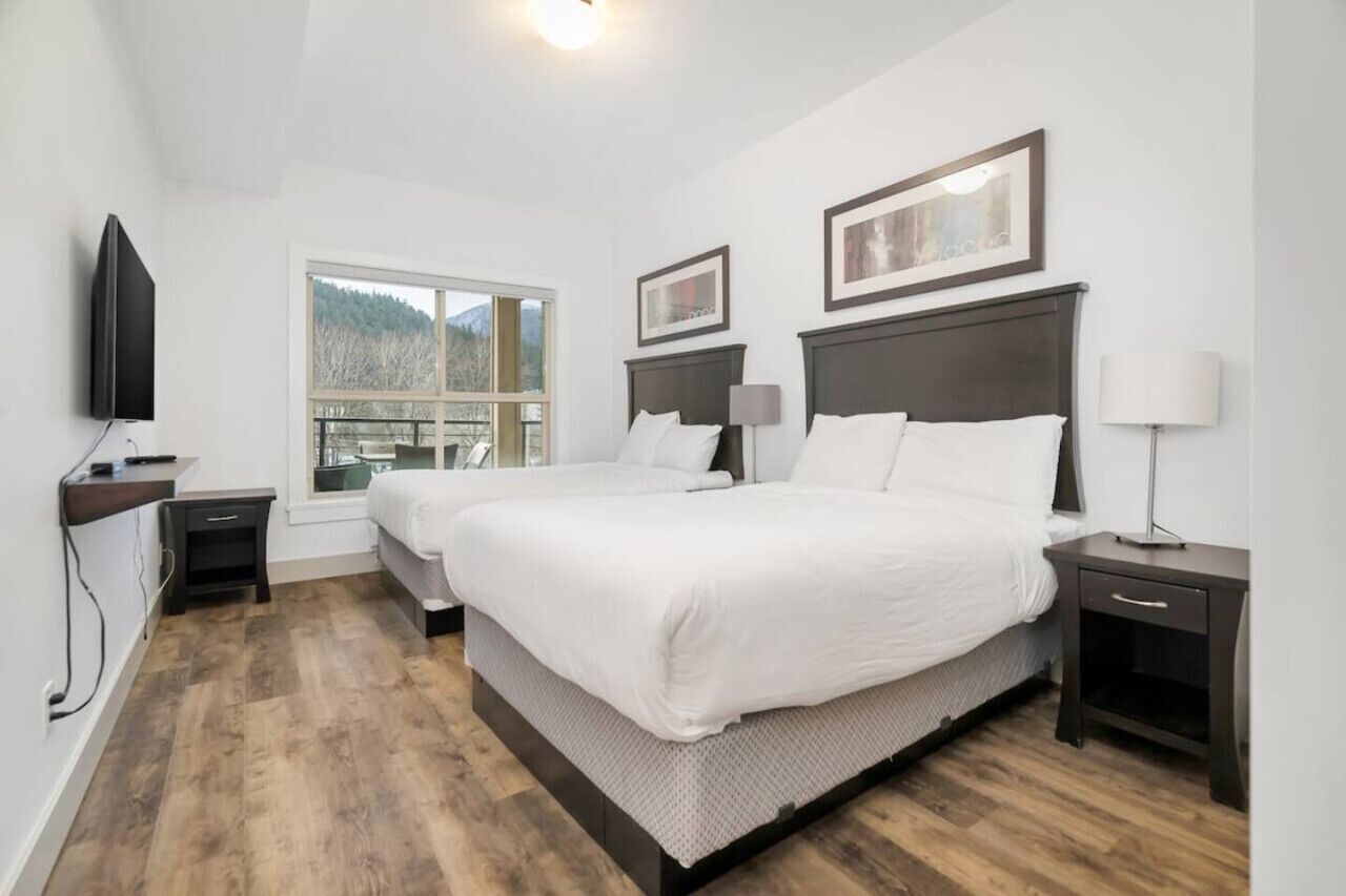 2 bedrooms, iron/ironing board, travel cot, WiFi