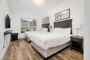 2 bedrooms, WiFi, bed sheets - Elevated Escapes: 2BR Overlooking Mountain View! (Harrison Hot Springs)