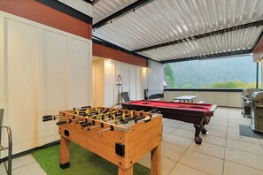 Games room - Elevated 2BR Lakeview Escape w/ Modern Amenities Near Harrison Lake (Harrison Hot Springs)