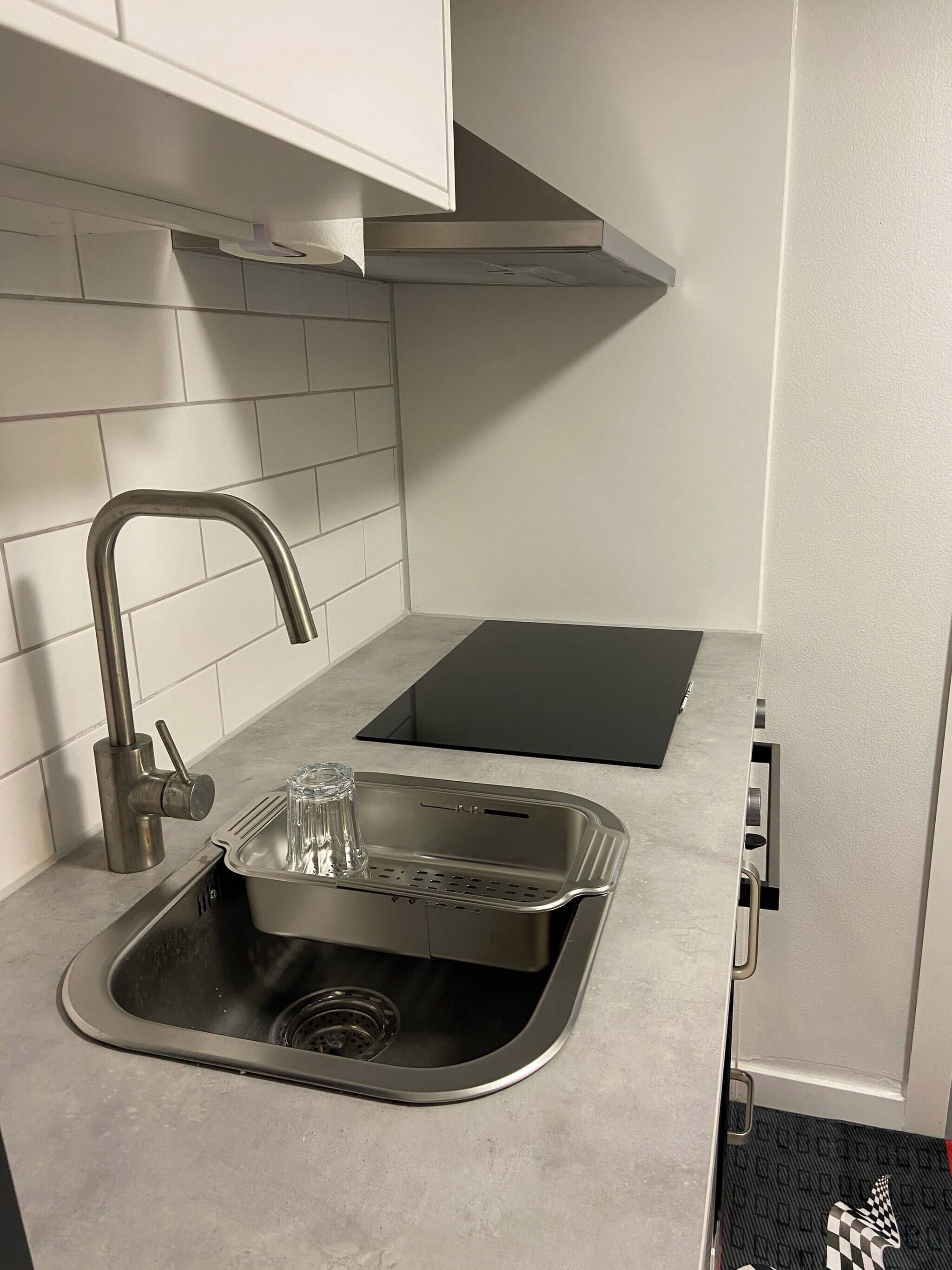 Room, 1 Bedroom | Private kitchen