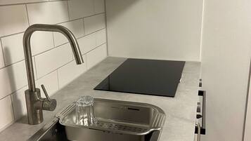 Room, 1 Bedroom | Private kitchen