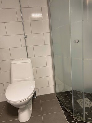 Room, 1 Bedroom | Bathroom