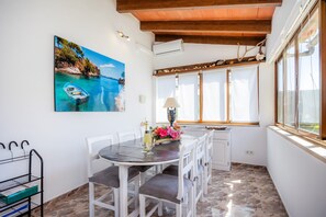 Dining - Villa Luna with Pool and Mountain Views (Alcúdia)