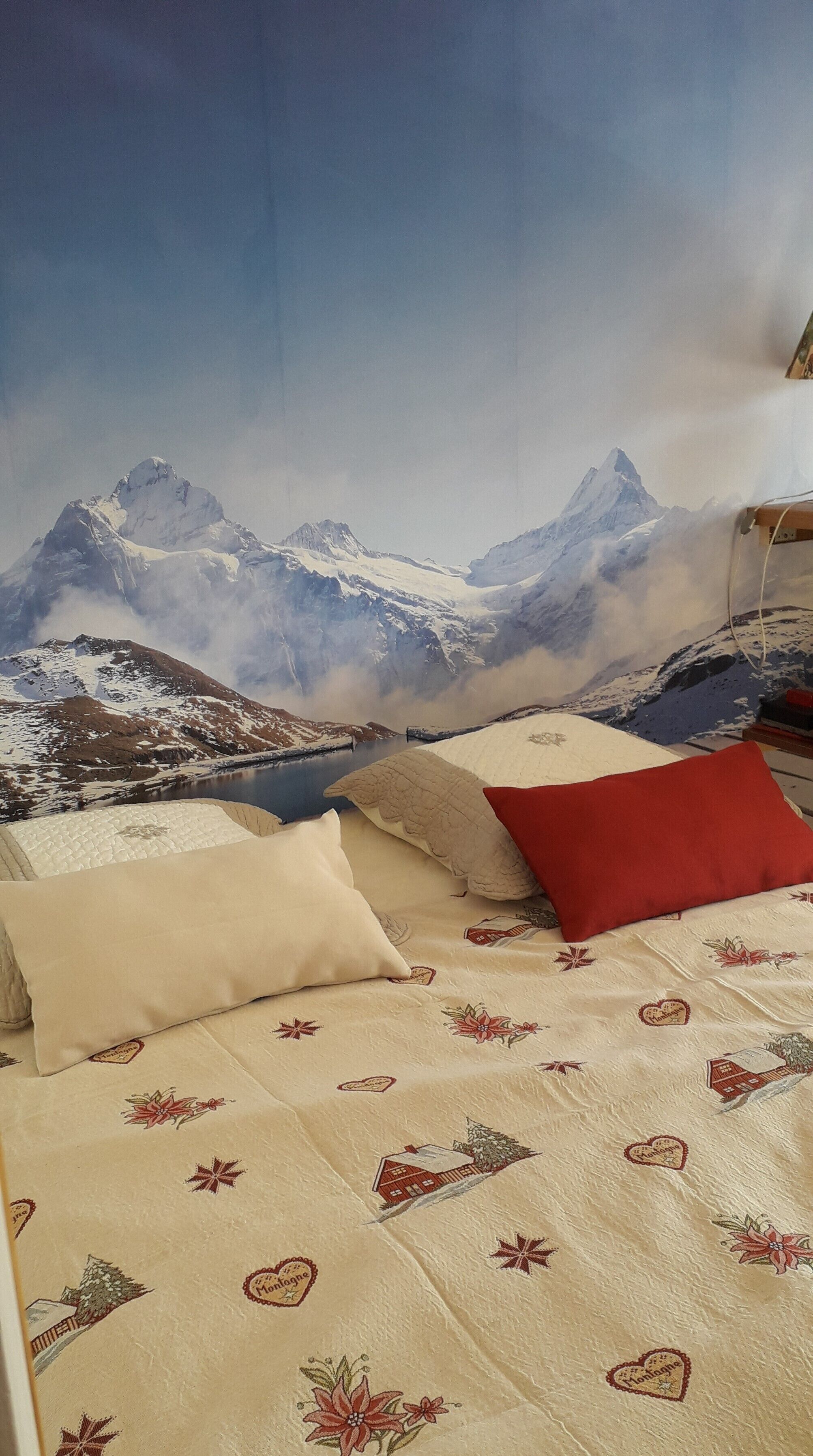 1 bedroom, internet, bed sheets