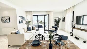 Apartment, 2 Bedrooms, Smoking | Living room