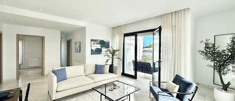 Apartment, 2 Bedrooms, Smoking | Living room