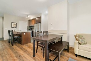 Dining - 3-Bedroom Apt in the heart of Harrison (Harrison Hot Springs)