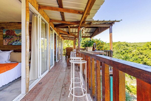 Cabaña, 2 habitaciones, para fumadores, alberca privada | Balcón