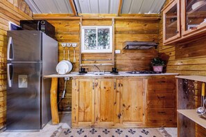 Cabana, 2 quartos, para fumantes, piscina particular | Parte interna