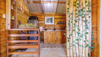 Cabin, 2 Bedrooms, Smoking, Private Pool | Private kitchen