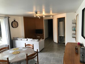Interior - Accessible Gîte for 4 Guests – Fully Adapted for Reduced Mobility (Coubon)