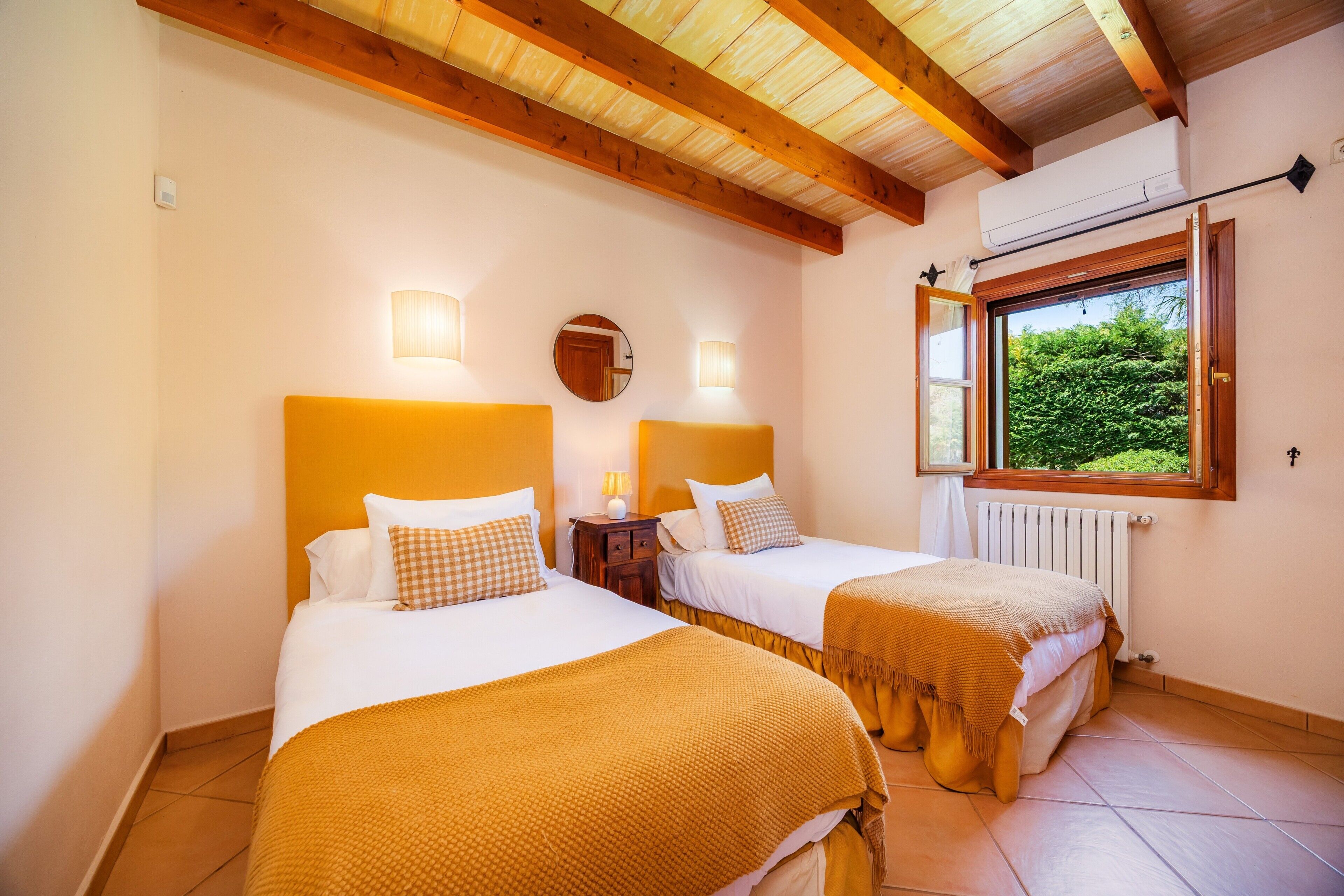 6 dormitorios, tabla de planchar con plancha, wifi y ropa de cama