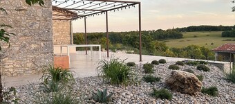Renovated house with swimming pool on 2ha in the Quercy, Pets welcome!