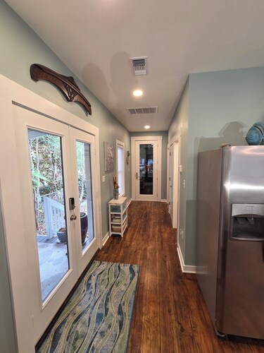 Casa Bambino
Cozy 2-bedroom cottage walking distance to beach and downtown.