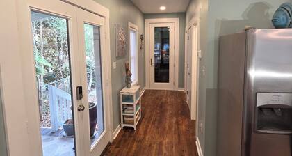 Casa Bambino
Cozy 2-bedroom cottage walking distance to beach and downtown.