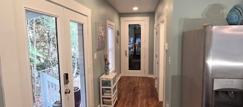 Casa Bambino
Cozy 2-bedroom cottage walking distance to beach and downtown.