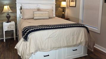 2 bedrooms, iron/ironing board, WiFi, bed sheets