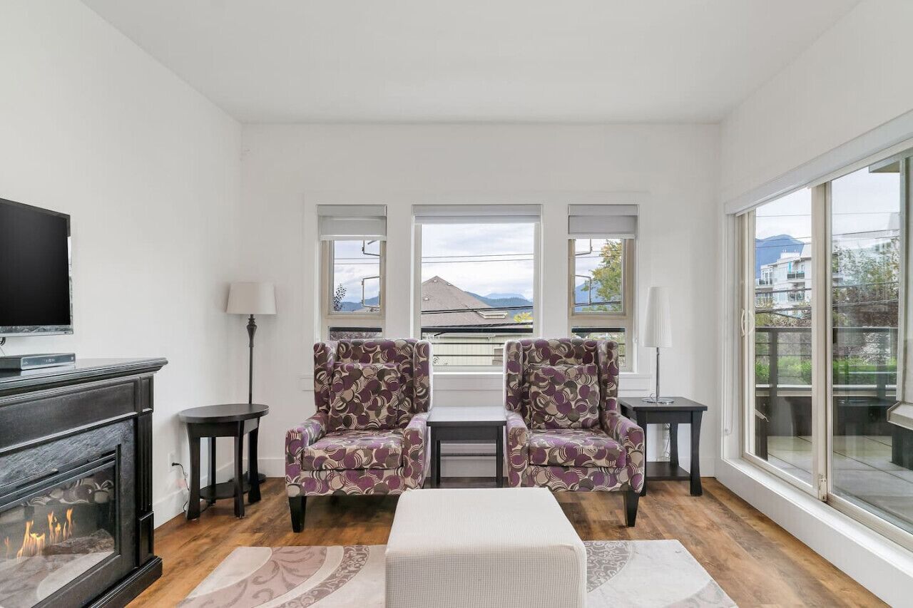 Stylish Urban Retreat:  2br Condo - Harrison Hot Springs