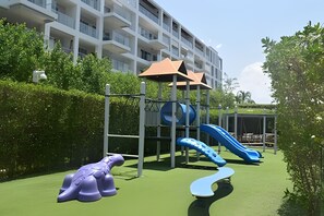 Children’s area - APTO MORROS EOS CON SALIDA AL MAR  (Manzanillo del Mar)