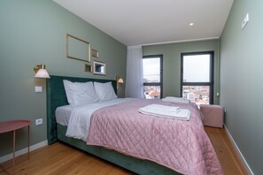 Departamento familiar, balcón, vista a la ciudad | Insonorización, tabla de planchar con plancha y wifi gratis 