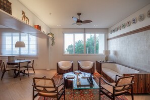 Basic Apartment | Interior - Av. Atlantica 5 Suites, Ocean View, Renovated (Rio de Janeiro)
