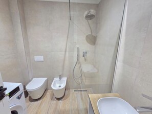 Departamento Deluxe, 2 habitaciones | Baño | Toallas 