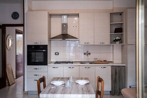 Fridge, oven, coffee/tea maker, cookware/dishes/utensils - Bilo Verdi N°2 - Salento Reservation (Gallipoli)