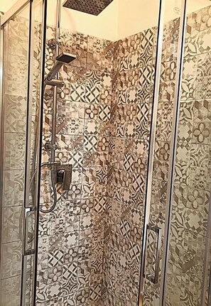 Studiosvit Superior - balkong - utsikt mot staden | Badrum