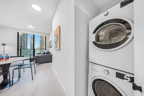 Apartment, Balkon, Stadtblick | Innenbereich